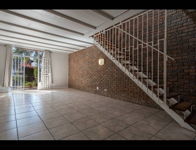 2 BEDROOM DUPLEX SOLD IN THE HILL